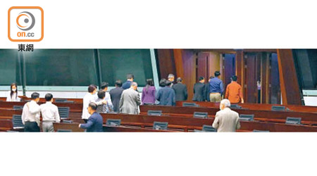 立法會昨日召開大會，因欠一名議員才有足夠法定人數開會，導致流會收場。
