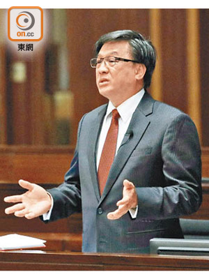 何君堯批評泛民議員「係又吠，唔係又吠」。