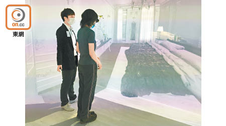 中心新增虛擬實境訓練系統進行復康訓練。（林穎嫺攝）