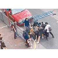 興發街：女子被圍毆「私了」。