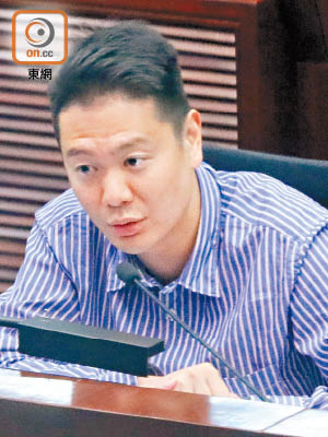 周浩鼎建議優先處理譴責鄭松泰同林卓廷議案，被其他建制派議員反對。
