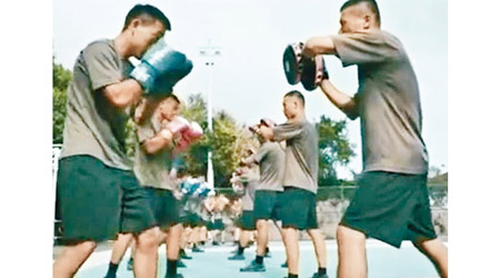 官兵透過集訓提升快速制敵能力。