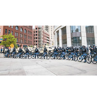 密歇根州：示威不絕，警員在大急流城組起防線。