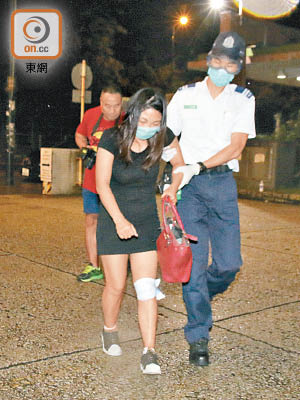 旺角：旺角遇劫受傷女事主被送院治療。（梁國雄攝）