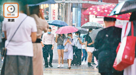 五月天氣炎熱又多雨。