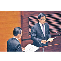 二○一六年宣誓就任立法會議員。