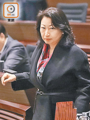 鄭若驊民望繼續「墊司底」，七成二市民反對她出任律政司司長。