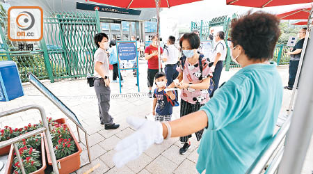 公園指遊客相當配合園內防疫措施。（李志湧攝）