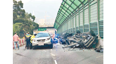 警方兩年前追截超速七人車時，被指將其他車輛當成「人肉路障」，並釀成致命車禍。