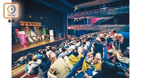 禁聚令下，演藝團體認為劇場演出不應受只准許一半座位售票的管制。