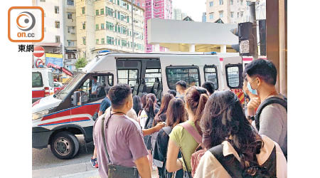 深水埗：警方在深水埗一酒店拘捕八名偷渡內地女子。