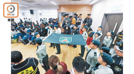 香港青少年軍總會是唯一青少年制服團體採用中式步操。