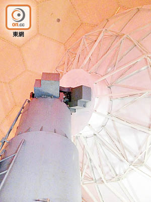 中大山頂「UC波」內裏裝有衞星碟，專門接收遙感衞星數據。