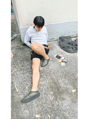 警方今年五月制服涉嫌闖入別墅的被告蔡忠文。