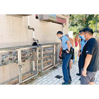 清水灣：警方調查被破壞的水掣鐵籠。