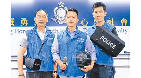 傳媒聯絡隊成員，左起為莫瑞明、盧宗旺及謝子峰。