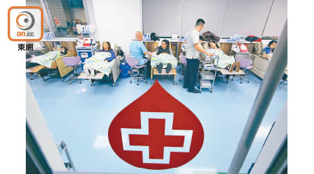 紅十字會指捐血人數大減，令血庫存量降至極低水平。