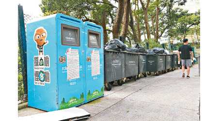 食環署試用太陽能垃圾壓縮機避免垃圾桶滿瀉。