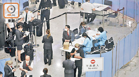 旅客入境香港，需持新冠檢測證明。