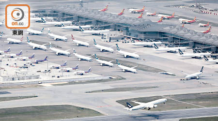 全球疫情未止，香港國際機場七月客運量大減。
