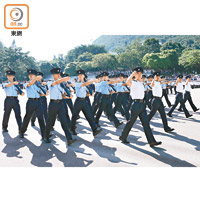 陳偉強指，本港警方以至所有紀律部隊今年十‧一亦應摒棄英式步操，改用中式步操。