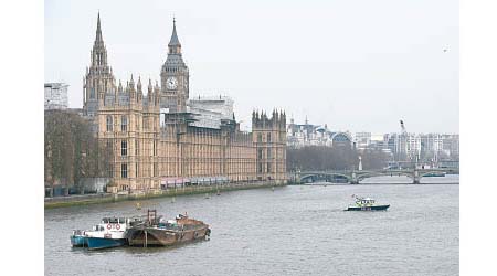 英國早前暫停與港移交逃犯。