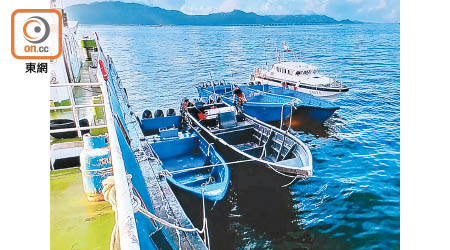 中國海警在行動中截獲的船艇。