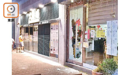 元朗：洪水橋兩間相鄰地舖食肆遭爆竊。（胡德威攝）