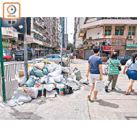 深水埗：醫局街亦見有人非法棄置大量建築廢料。