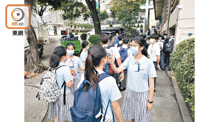 全港中小學校以及幼稚園，將由九月廿三日起分階段恢復半日面授課堂。