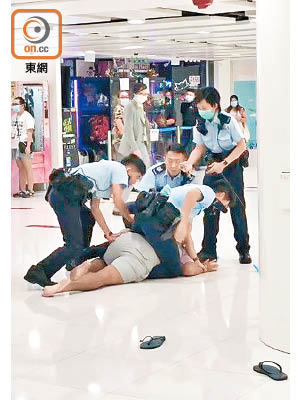 警方拘捕被告鄧梓軒期間聲稱遇到激烈反抗。