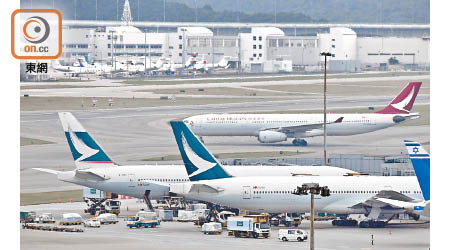 國泰及港龍將部分客機轉至海外地區停泊。