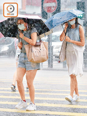 天文台預計本周五起有驟雨及狂風雷暴。