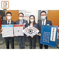 香港眼科學會呼籲老年黃斑病變患者及早接受診斷及治療。圖左一為黃文禮，右一為鍾震宇。（何天成攝）