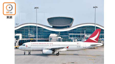 因有數名乘客確診，港龍航空停飛往來吉隆坡航班兩星期。