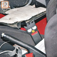 跑車司機位安全帶扣裝有懷疑「靜音扣」。