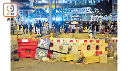 網民擬於十月一日在荃灣遊行，重演去年衝突堵路場面。