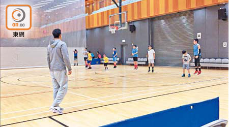 市民於體育處所進行隊際運動，人數可多於四人。