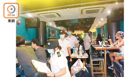 食環署與警方採取聯合行動，共檢控七個餐飲處所負責人。