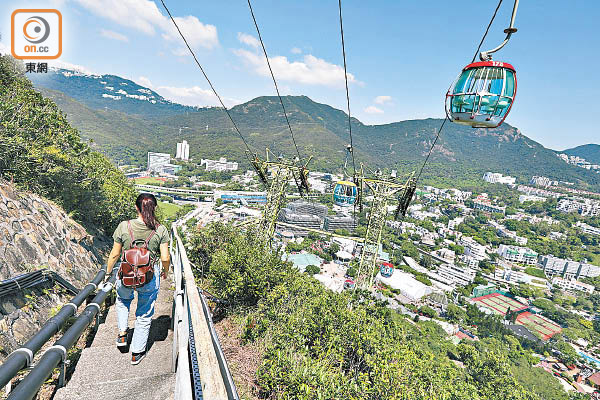 海洋公園霸官地收費行山亂牟利 東方日報