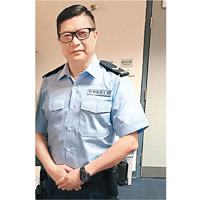 鄧炳強客串警隊宣傳片演出，身穿藍色恤衫制服化身前線警員。