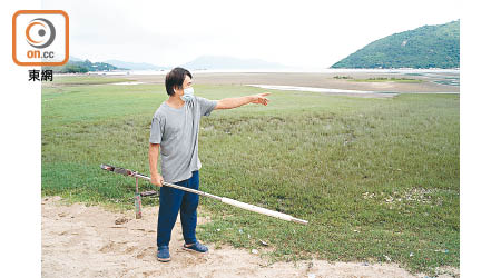 陳就榮憶述水口村的上一代多以務農和捕魚維生，有時亦會到灘上摸蜆。
