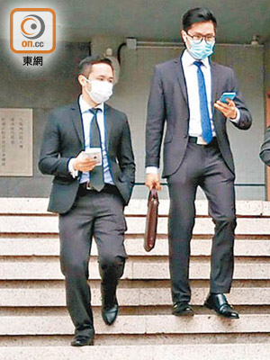 劉知名（左）被判八十小時社會服務令及停牌九個月。（何全泰攝）