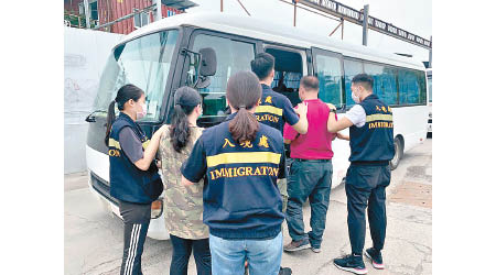 入境處拘捕多名懷疑非法勞工。
