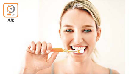 勤刷牙及注重牙齒健康，可減低患牙周病風險。