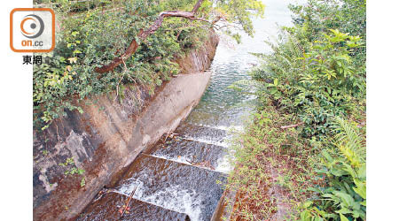 城門水塘有一條9公里長的引水道，增加其儲水量。