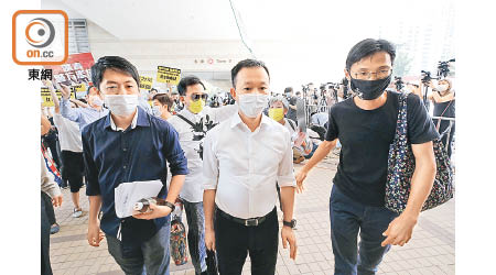 許智峯（左起）、陳志全及朱凱廸涉及6月4日在立法會潑臭水事件，一同被控。（李志湧攝）