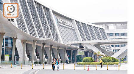 港府早前宣布居廣東省港人可到香港大學深圳醫院覆診。