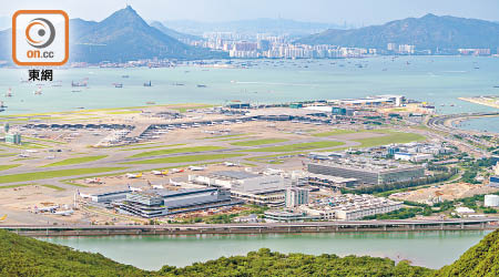 人工島自動停車場將有密封接駁巴士前往機場多式聯運中轉客運大樓。