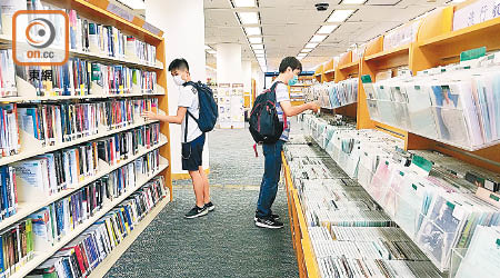 一名圖書館職員確診新冠肺炎，多間圖書館實施特別開放時間。